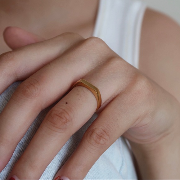 18K Gold Plated Band Ring - Picture 5 of 8